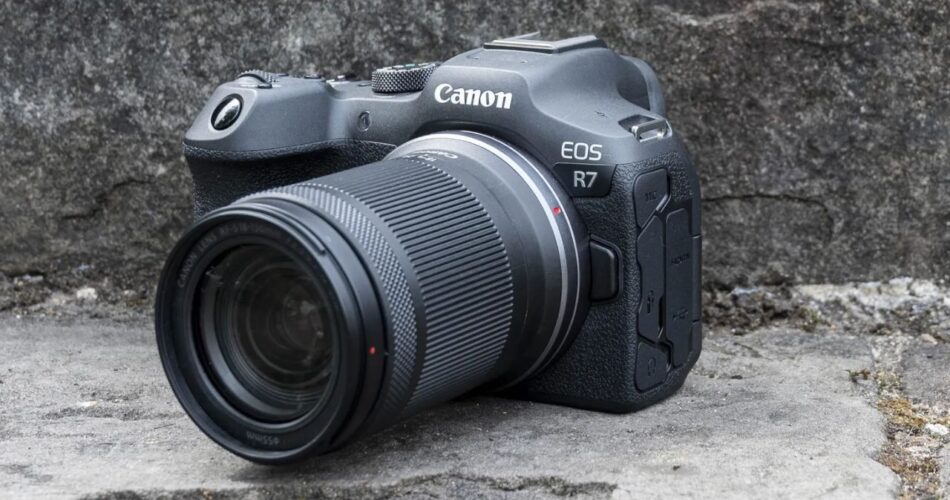 what is Canon EOS R7 Review